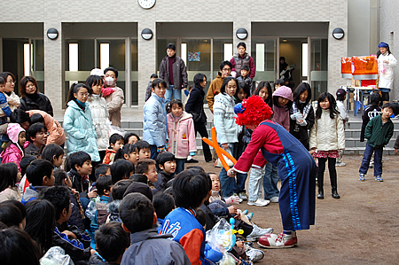 愛知県大道芸人ピエロ クラウン ジャグリングステージ 名古屋市子ども会冬のイベント イベントパートナー
