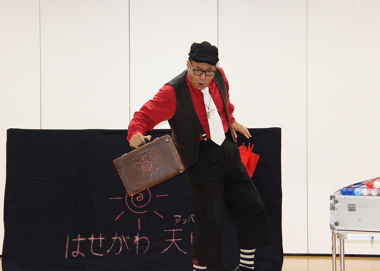 大道芸人 はせがわ天晴 の紹介 バルーンアート 大道芸人 はせがわ天晴 の紹介 バルーンアート