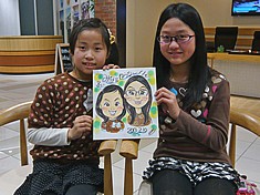 埼玉県さいたま市の中古車販売店のイベントで似顔絵をお描きした姉妹