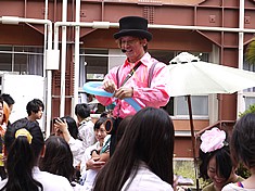 スティルト(足長)パフォーマー