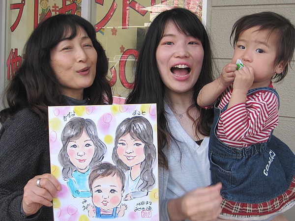 似顔絵をお描きした親子連れ