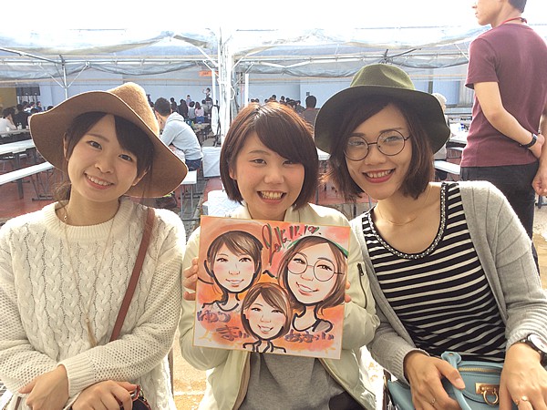 似顔絵をお描きした女性達