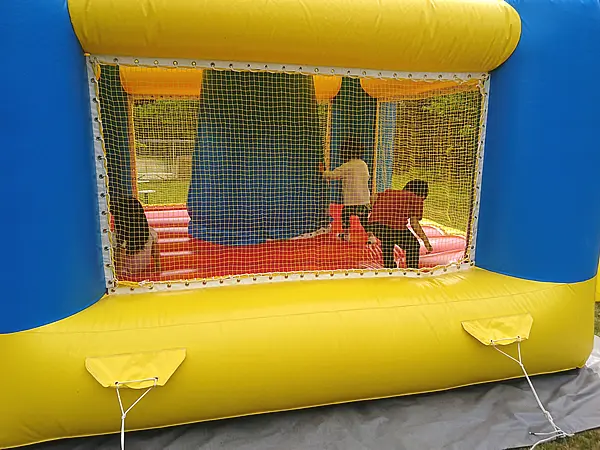 エア遊具(ふわふわ)