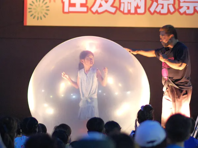 巨大風船の中に入った様子