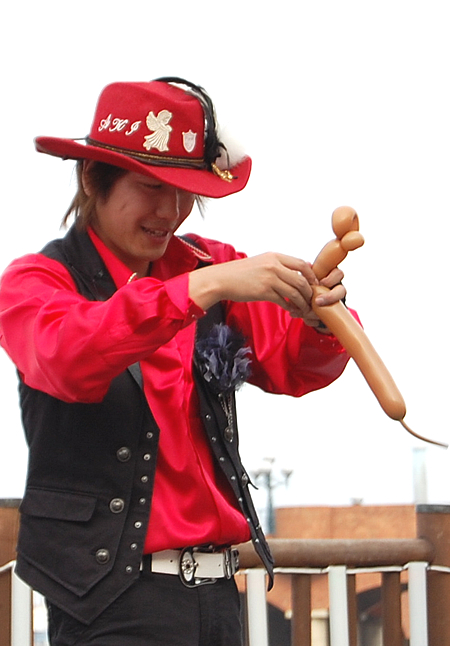 バルーンパフォーマーアキ