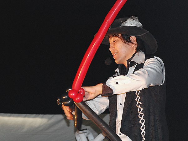 バルーンパフォーマーアキ
