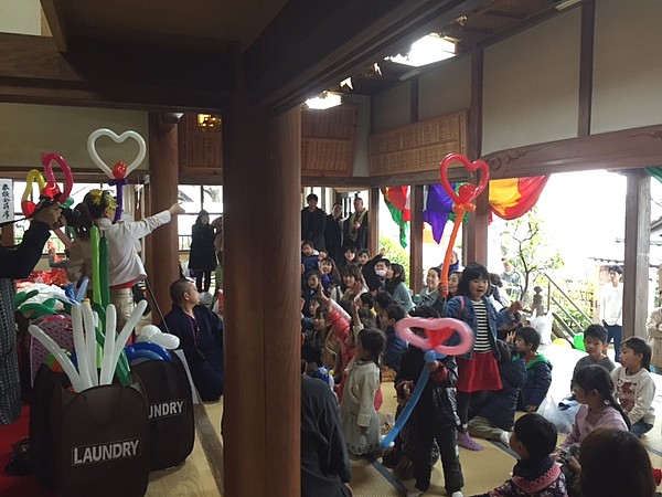 バルーンアートショーの様子