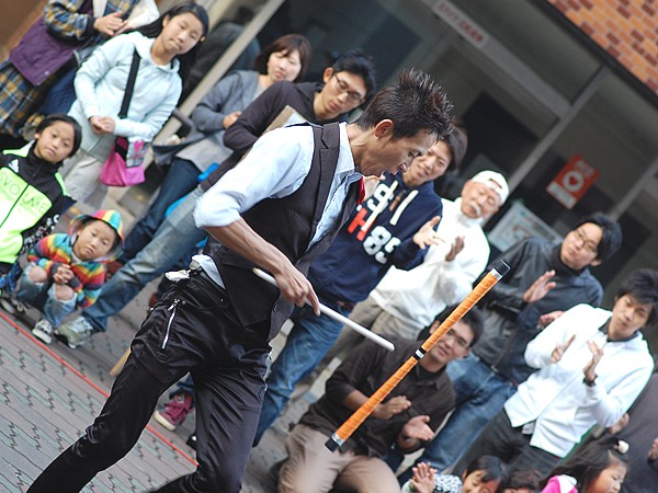 ジャグリングパフォーマー