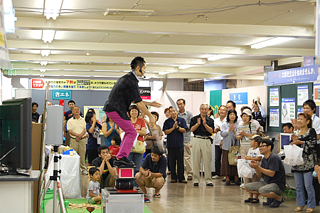 ジャグリングパフォーマー