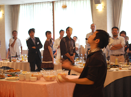 ジャグリングパフォーマー