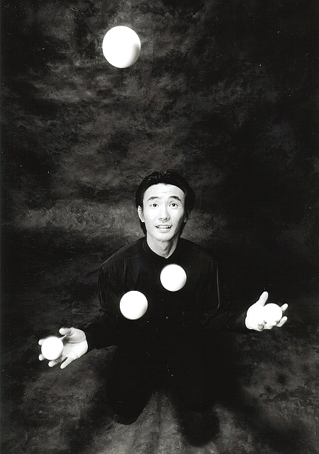 ジャグリングパフォーマー