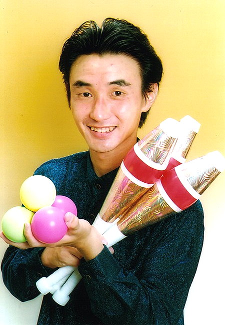 ジャグリングパフォーマー