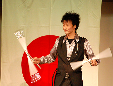 ジャグリングパフォーマー