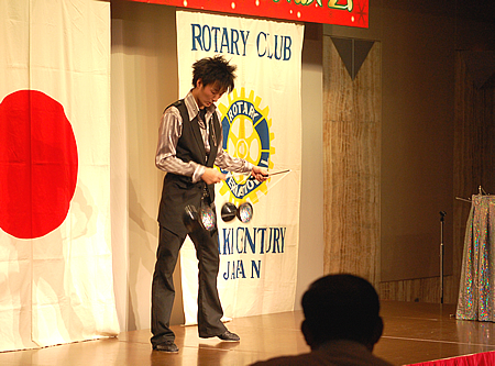 ジャグリングパフォーマー