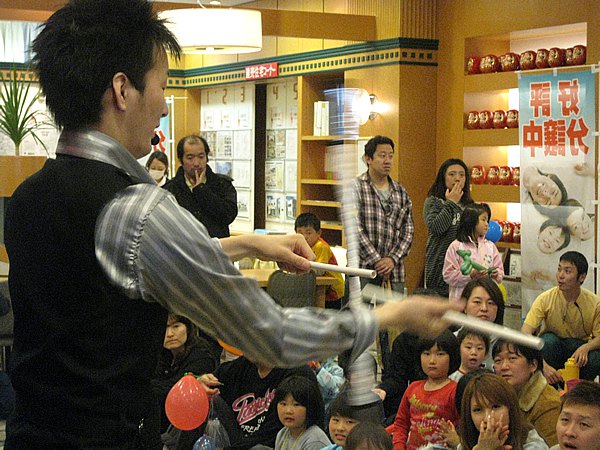 ジャグリングパフォーマー