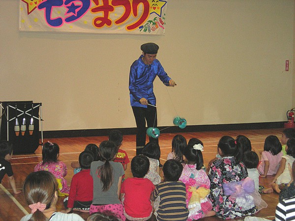 ジャグリングパフォーマー