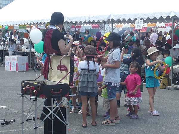 ジャグリングパフォーマー