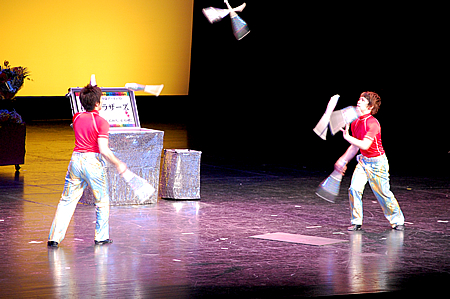 ジャグリングを桔梗ブラザーズ