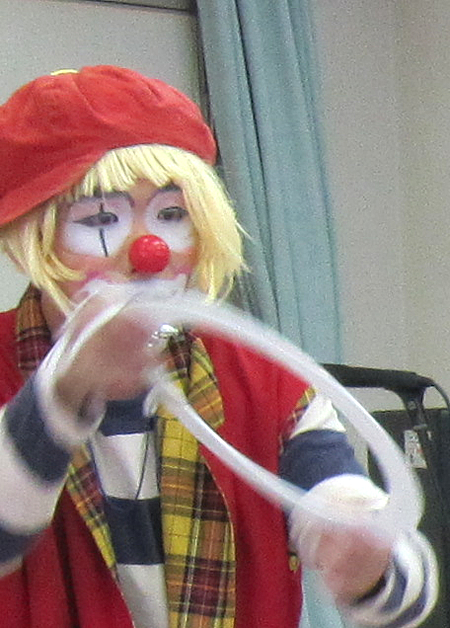 ジャグリングをするピエロ(クラウン)