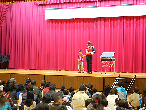 会場となった小学校体育館