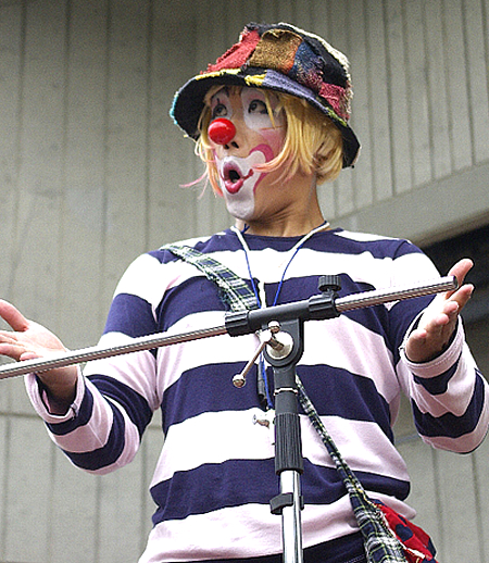 大道芸人・ピエロ(クラウン)