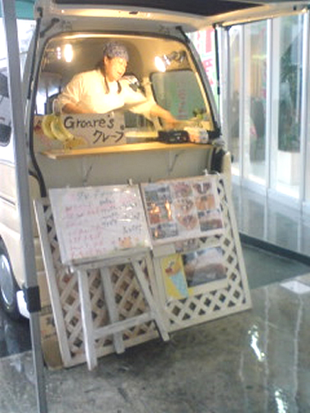 クレープのケータリングカー
