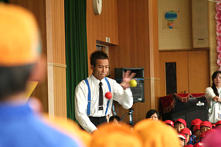 ジャグリングパフォーマー