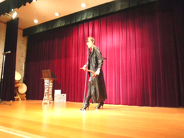 女性マジシャン