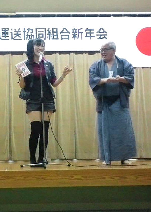 女性マジシャン