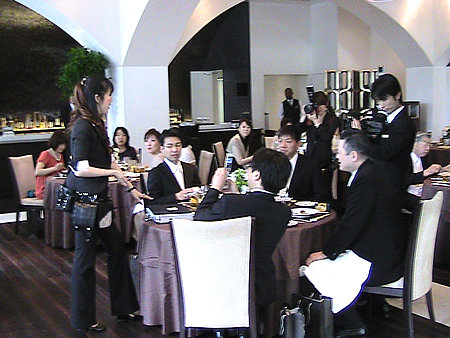 女性マジシャン