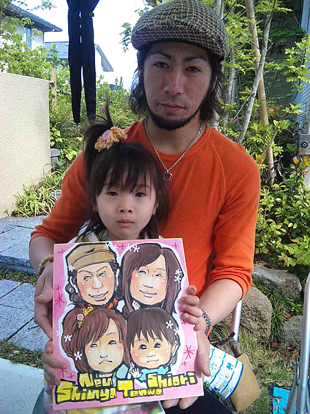 似顔絵をお描きした女の子とお父さん