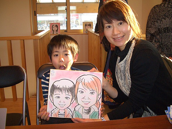 似顔絵をお描きした親子連れ