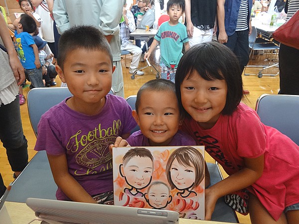 似顔絵をお描きした子ども達