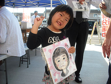 似顔絵をプレゼントした女の子