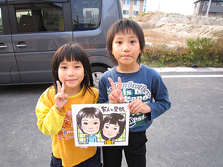 似顔絵をプレゼントした兄妹