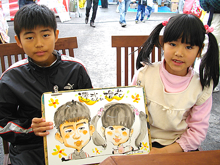 似顔絵をお描きした兄妹