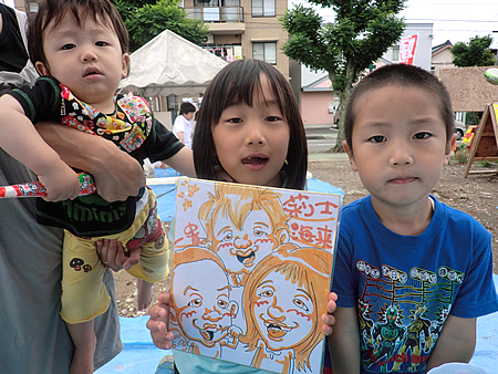 似顔絵をお描きしたお子様達