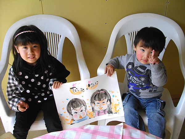 似顔絵をお描きした姉弟