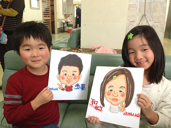 似顔絵をお描きした姉弟
