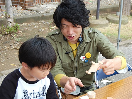 おもちゃ作り教室講師・小松和人