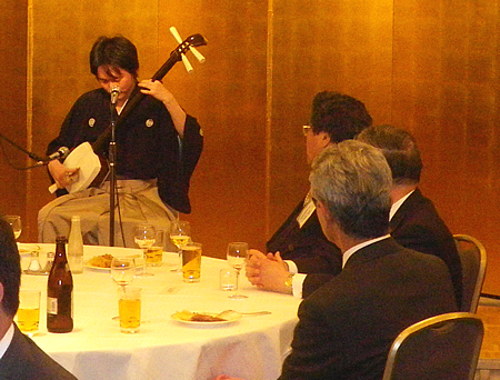 三味線をお聴きなるお客様